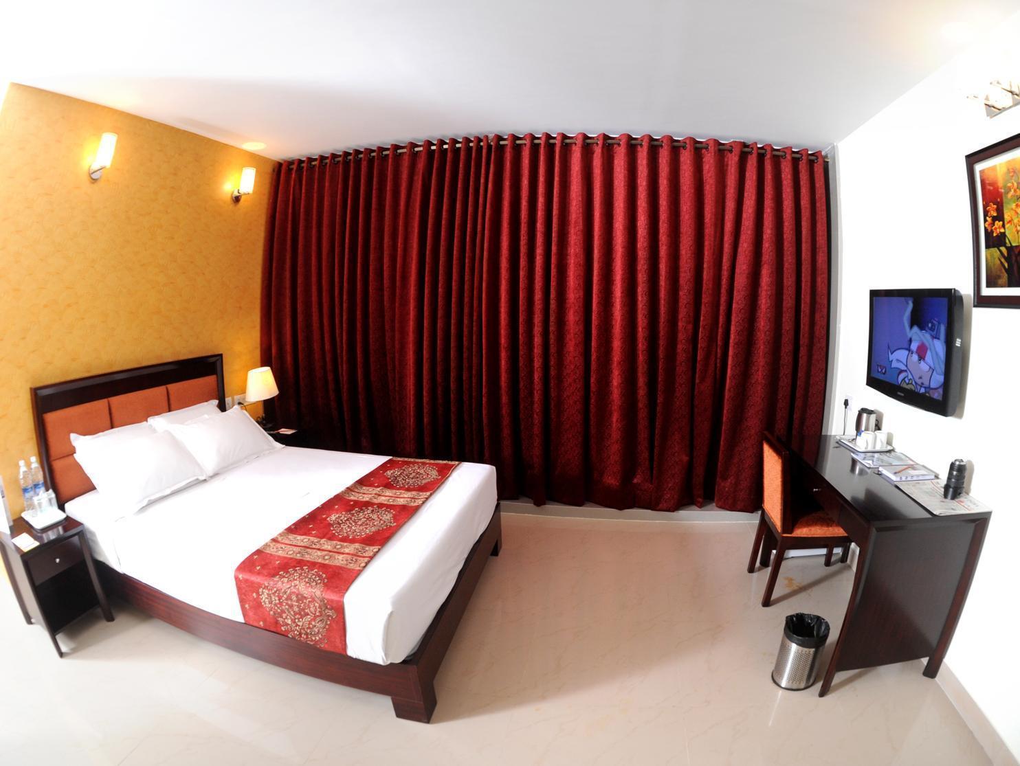 Treebo Crystal Castle Hotel Bangalore Exterior foto