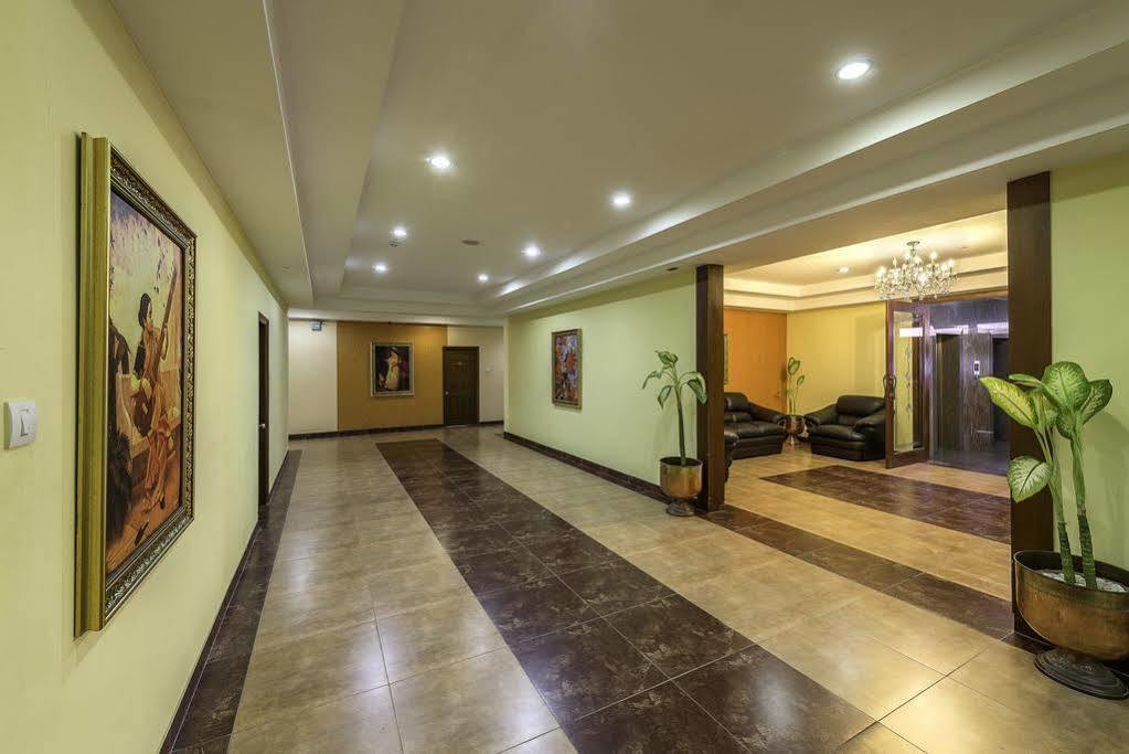 Treebo Crystal Castle Hotel Bangalore Exterior foto