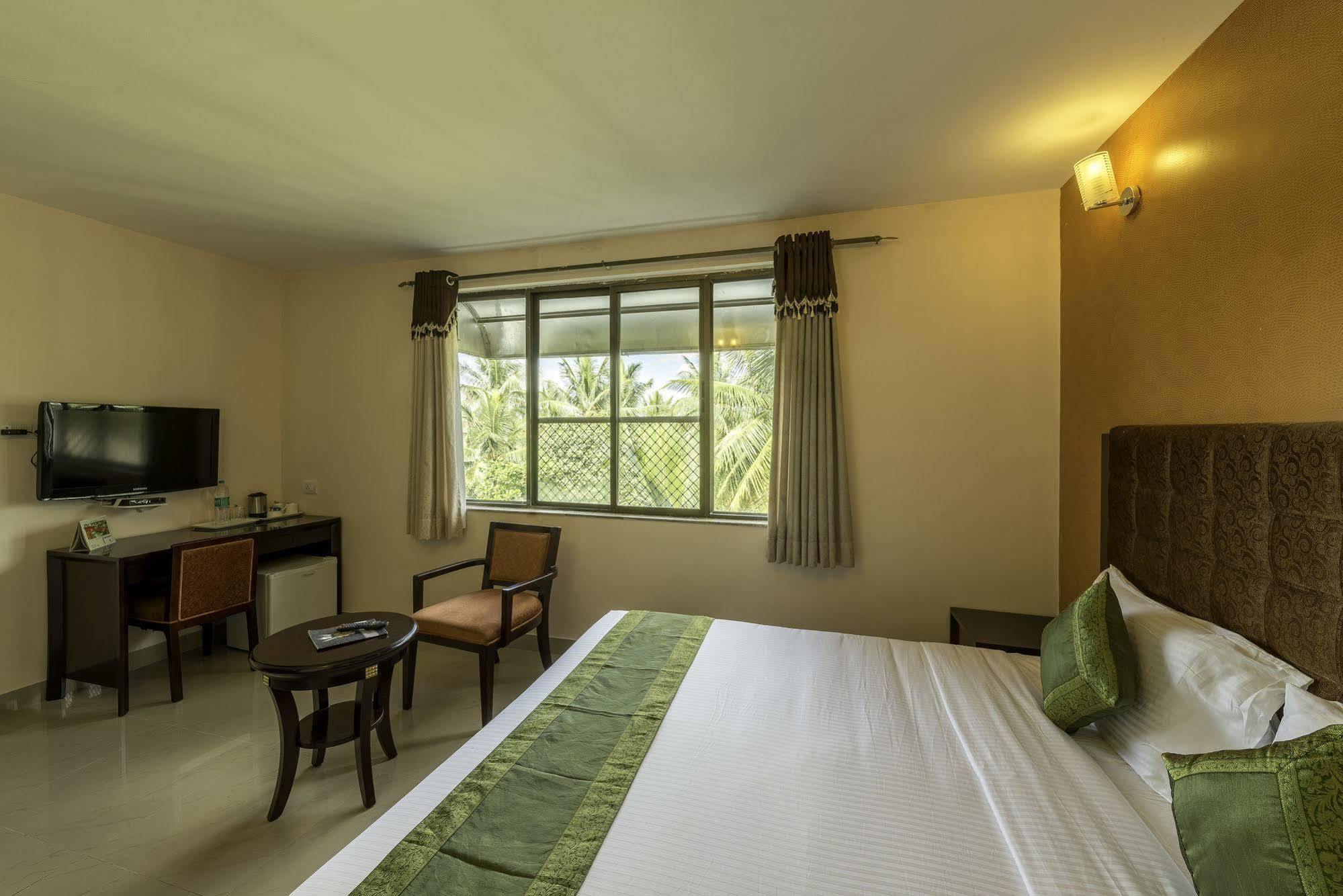Treebo Crystal Castle Hotel Bangalore Exterior foto