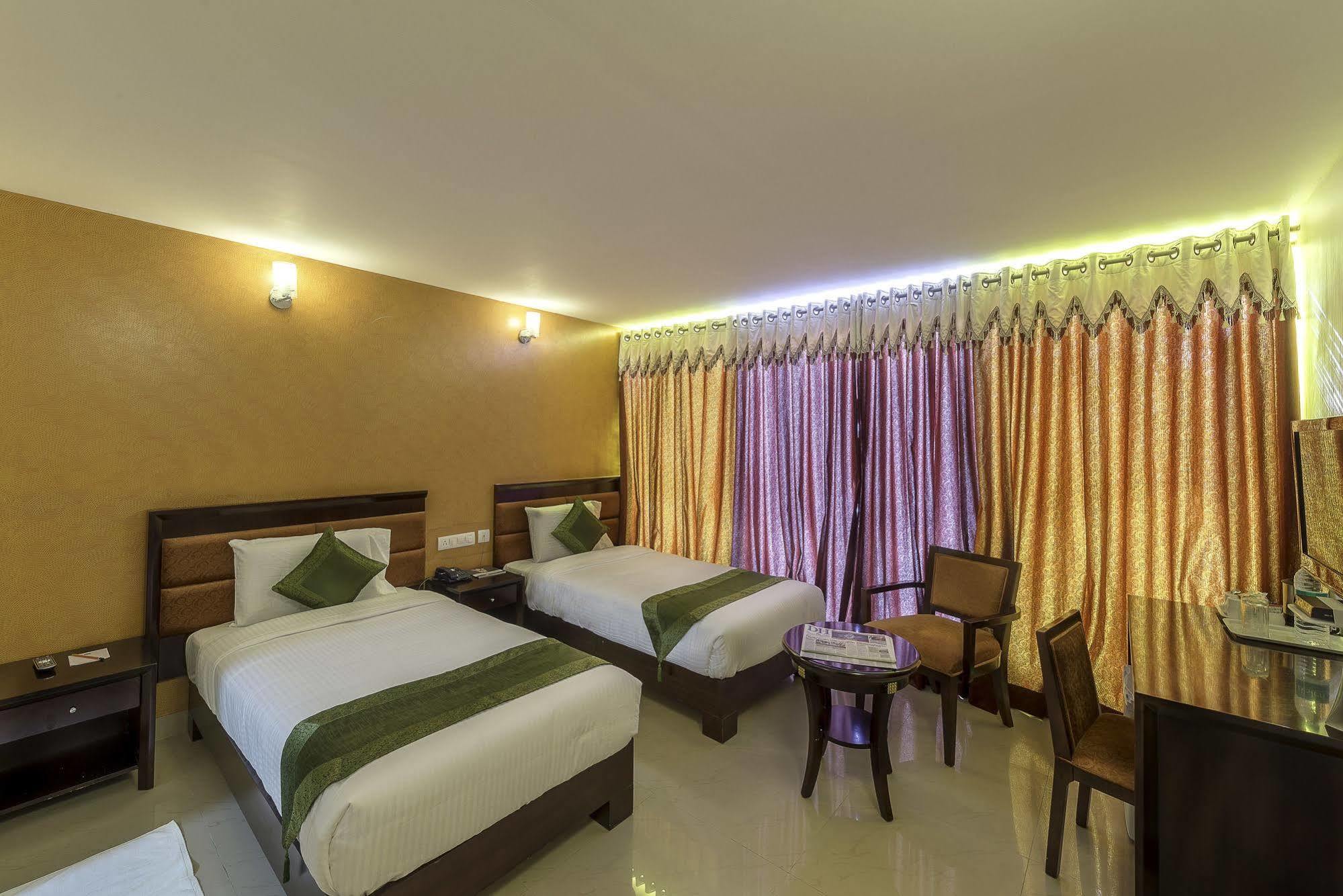 Treebo Crystal Castle Hotel Bangalore Exterior foto