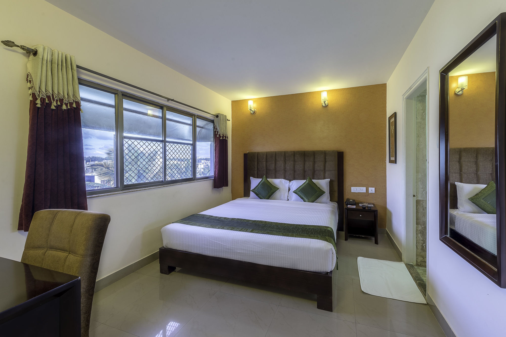 Treebo Crystal Castle Hotel Bangalore Exterior foto